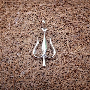 Medium Plain Silver Shiva Hindu Indian Pendant Trishul Trident