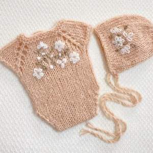 3 colors embroidery newborn knit prop sets Knit newborn romper end bonnet Newborn photography Embroidery bonnet Newborn knitted prop sets