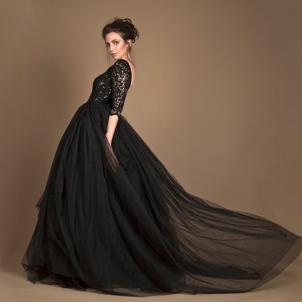 Zwarte trouwjurk in tulle, lovertjes zwarte trouwjurk, trouwjurk met open rug, zwarte bruidsjurk, red carpet jurk, zwarte avondjurk
