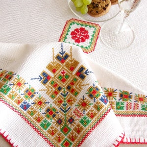 Mantel húngaro de punto de cruz &quot;Bereg&quot;, decoración del hogar bordada a mano, bordado de lazo, decoración de mesa, 66x58cm 26x23 pulgadas