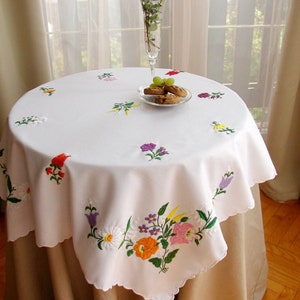 Vintage Traditional &quot;Kalocsa&quot; Tablecloth, Hungarian Hand Embroidered Home Decor, Colorful Embroidery, Spring Floral Decor,79x86cm 31x34Inch