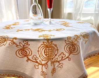 Hand-Embroidered Yellow Pomegranate Tablecloth – 30x30" Square Hódmezővásárhely Folk Art – Chain Stitch Cotton Runner – Heritage Home Decor