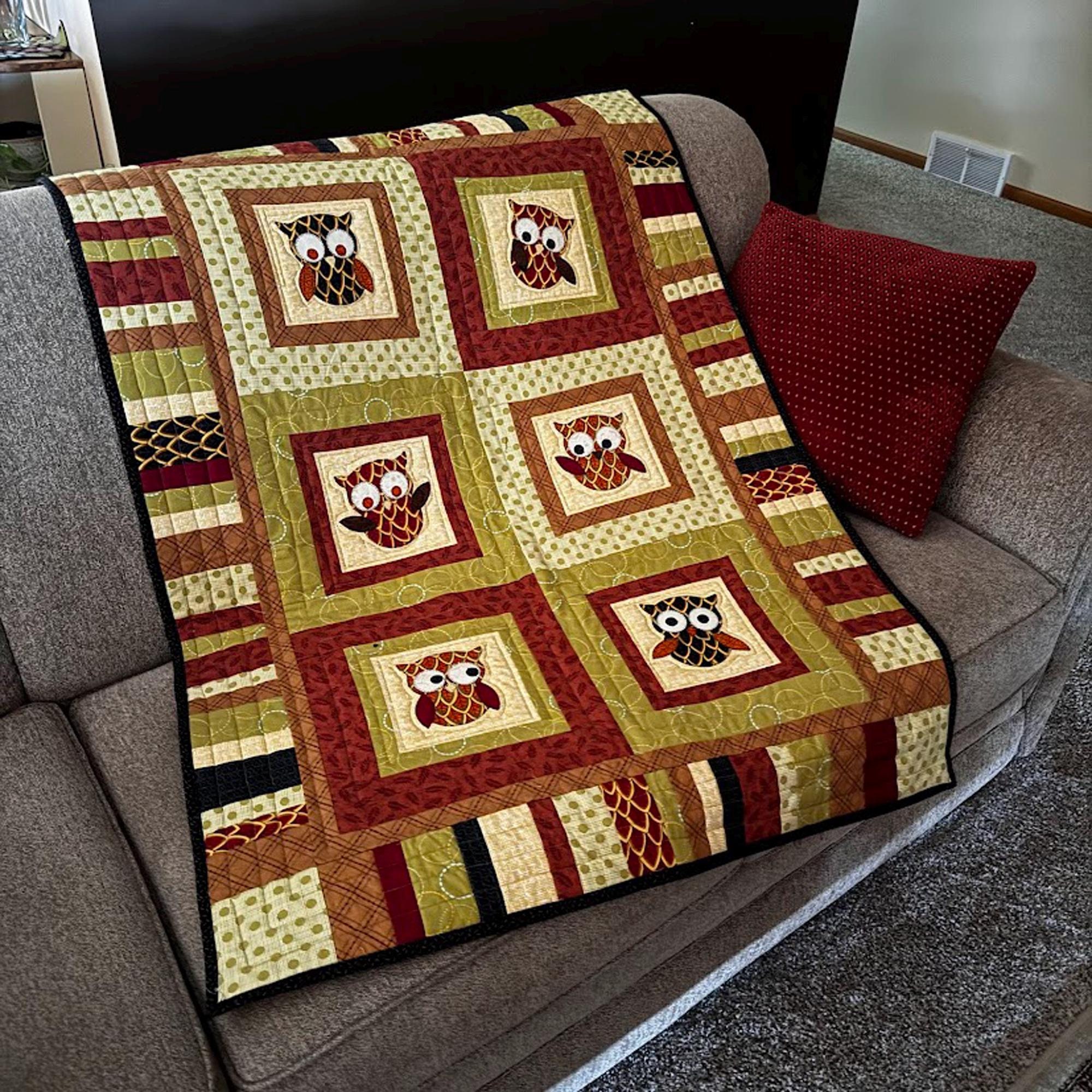 Appliqued Owl Baby Quilt: Handmade Nursery Wall Hanging (34 x 46 inches)