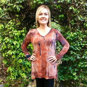 Plus Size Woman, Tunic Top, Tunics, Plus Size Tops, Plus Sizes, Split Bottom Tunic, Dyed Brown Rust, Long Sleeve Top,  2X 3X, V neck