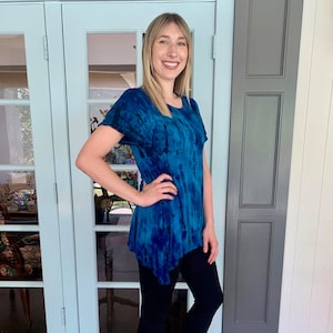 Plus size tunic top, tunic tops, plus size Top, Boho Tunic, Dyed Multi Blues Purple & Black, S M XL 2X 3X , Flutter Sleeve, Round Neck