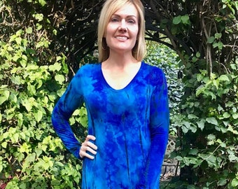 Plus Size Woman, Tunic Top, Tunics, Plus Size Tops, Plus Sizes, Split Bottom Tunic, Dyed Blues, Long Sleeve Top, S M L XL 2X 3X, V neck