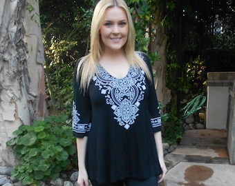 Plus Size Tunic Top, Plus Size Top, Plus Size Clothing, Plus Size Tunic, Black with White S M L XL 2X 3X 4X, V Neck, 3/4 Bell Sleeve