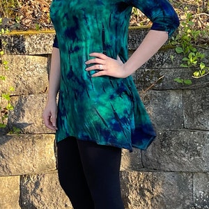 Tunic Top, Tie Dye Tunic, Tunic Top, Womens Top, Tie Dye, Multi Blues, Green, Purple, Black, Peacock Colors Tunic, M L XL 2X, V Neck image 4