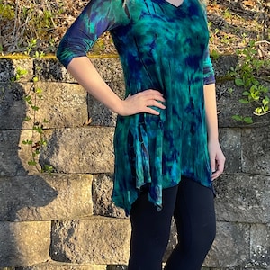 Tunic Top, Tie Dye Tunic, Tunic Top, Womens Top, Tie Dye, Multi Blues, Green, Purple, Black, Peacock Colors Tunic, M L XL 2X, V Neck image 3