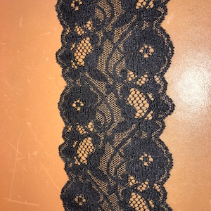 10 Yard Lot, 3 1/4 ""Schwarze Stretch-Spitzenborte, schwarze Spitzenborte, ausgebogte Kanten, perfekte Kante, Poly-Rayon-Stretch-Spitzenborte."