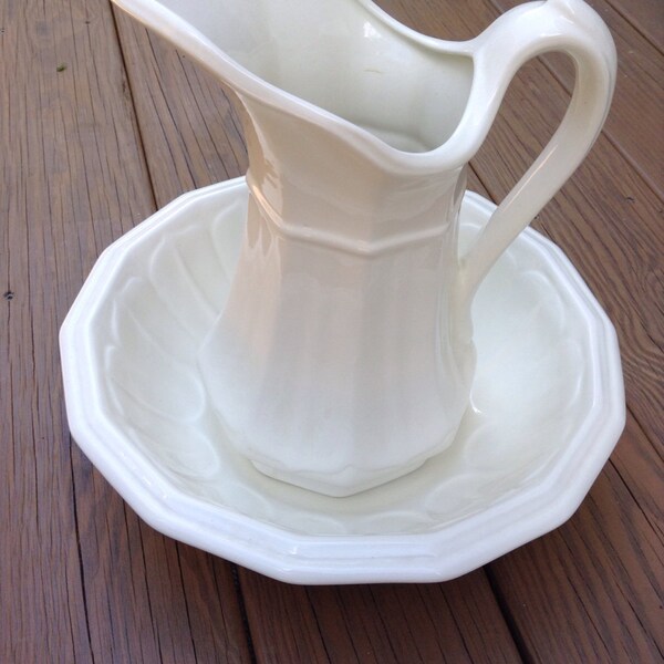 Ironstone Pitcher and Bowl Vintage Farmhouse (171.1)