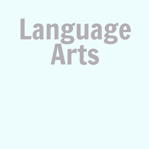 Peut inclure: Fond bleu clair avec les mots "Language Arts" en gris gras. Le bas de l'image pr&eacute;sente un motif abstrait color&eacute; aux couleurs pastel. De petits signes plus blancs se trouvent dans les coins sup&eacute;rieur gauche et inf&eacute;rieur droit.