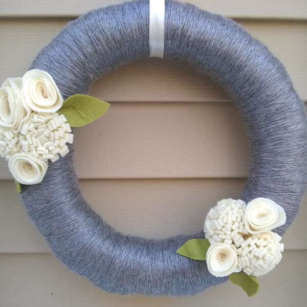 Yarn Wreath, Gray Yarn Wreath, Felt Flowers, Gray and Ivory Wreath, Floral Wreath, Farmhouse, front door, 14" wreath, C055