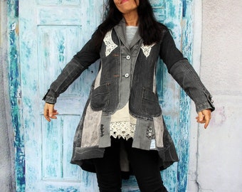 M-L Giacca/cappotto primaverile Fantasy in denim grigio, lino e pizzo applicati all'uncinetto in stile hippie boho riciclato