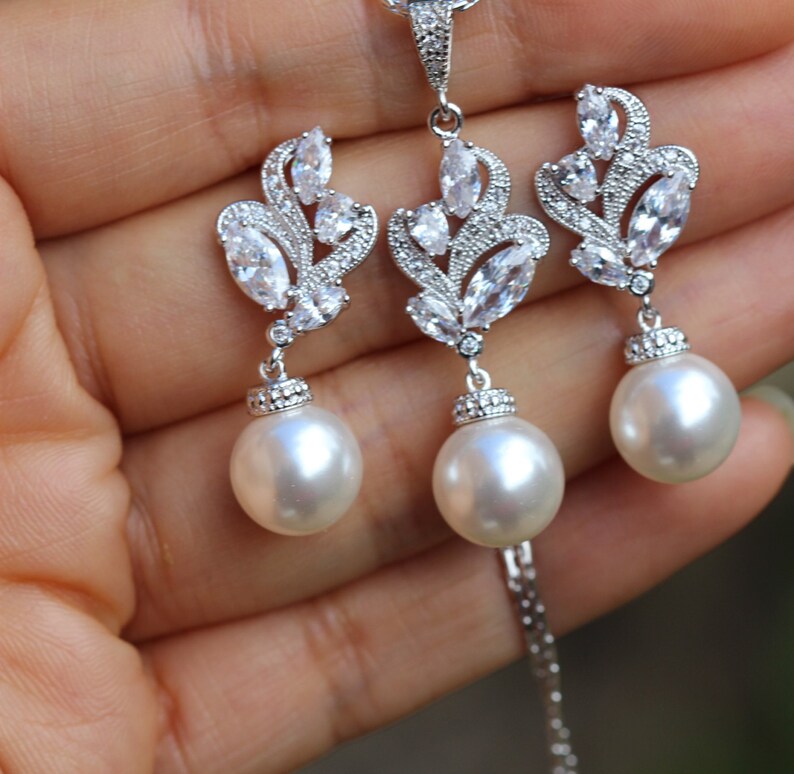 White Pearl Jewelry Set Pearl Earring Pearl Necklace Bridal Etsy