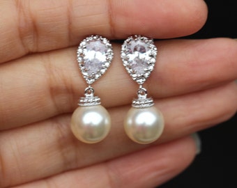 Boucles D'oreilles Goutte En Or Avec Perle Crème Et Motif Feuille - Occasion - Style Féminin élégant