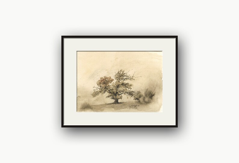 K&ouml;nnte beinhalten: Ein Aquarellbild eines Baumes mit braunen und gr&uuml;nen Bl&auml;ttern vor einem hellbraunen Hintergrund. Der Baum befindet sich in der Mitte des Bildes und ist von einem hellbraunen Schleier umgeben.