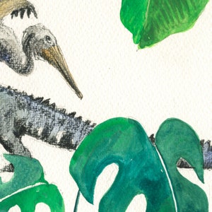 Op de afbeelding: Waterverf schilderij van een vogel met een lange snavel en een lange staart, die op een tak zit met groene bladeren. De vogel is grijs en bruin, en de bladeren zijn een levendig groen.