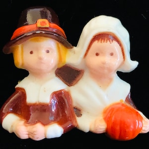 Vintage Hallmark Hong Kong Plastic Thanksgiving Pilgrim Couple Pin/Brooch