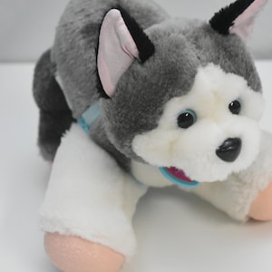 Tuggles 1997 Cap Toys grey husky dog NO LEASH