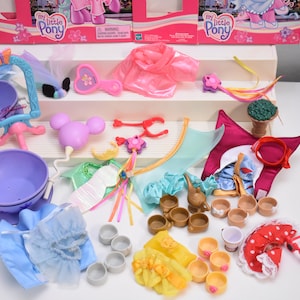 smaller lot- My Little Pony Disney Build a Pony outfits and accessories Belle, Ariel, Snow White, Sleeping Beauty, Cinderella, Minnie Mouse