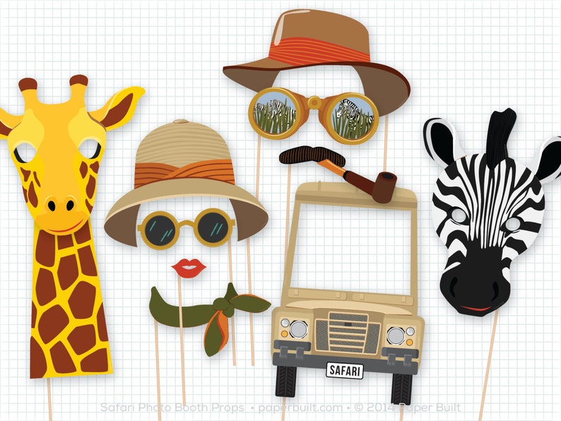 Op de afbeelding: Set van zes safari-thema fotobooth rekwisieten. De rekwisieten omvatten een giraffenkop, een zebrakop, een safarihoed met zonnebril, een verrekijker, een snor en een pijp, en een safarijeep met een lege ruimte voor een foto.