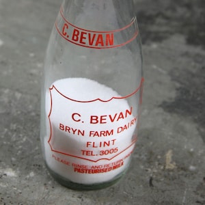 C Bevan Bryn Farm Dairy Milk Bottle, glass bottle, Flint Michigan, excellent condition, vintage