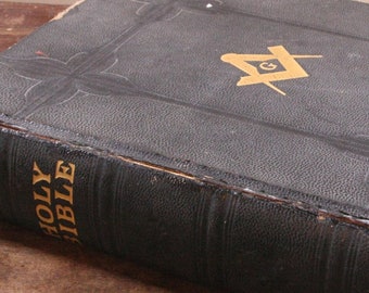 Masonic Holy Bible, Old and New Testaments, unused condition, leather and board binding with gilt lettering, copyright 1931, printed in 1932