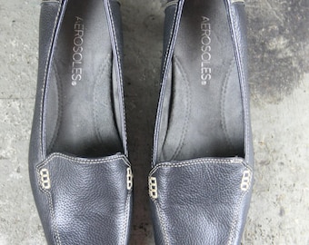 Czarne skórzane buty na obcasie Aerosoles, rozmiar 6, z ładnymi białymi przeszyciami i 1,5-calowym obcasem typu kociak