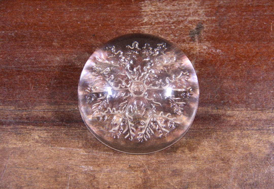 Garanti French Genuine Lead Cristal Heavy Glass Snowflake Paperweight