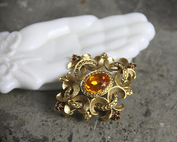 Signed Oscar de la Renta Gold Brooch with a fleur de lis design, a large center lemon quartz stone, and 16 garnet stones, vintage View 3