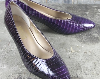 Karen Scott Purple Snakeskin-Textured Pumps, 9.5B with 2.5 inch kitten heels
