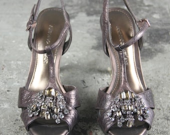 Antonio Melani T-bandje met open teen, open teen, leer 4" hakken met reptieltextuur en gesp, damesmaat 6 M