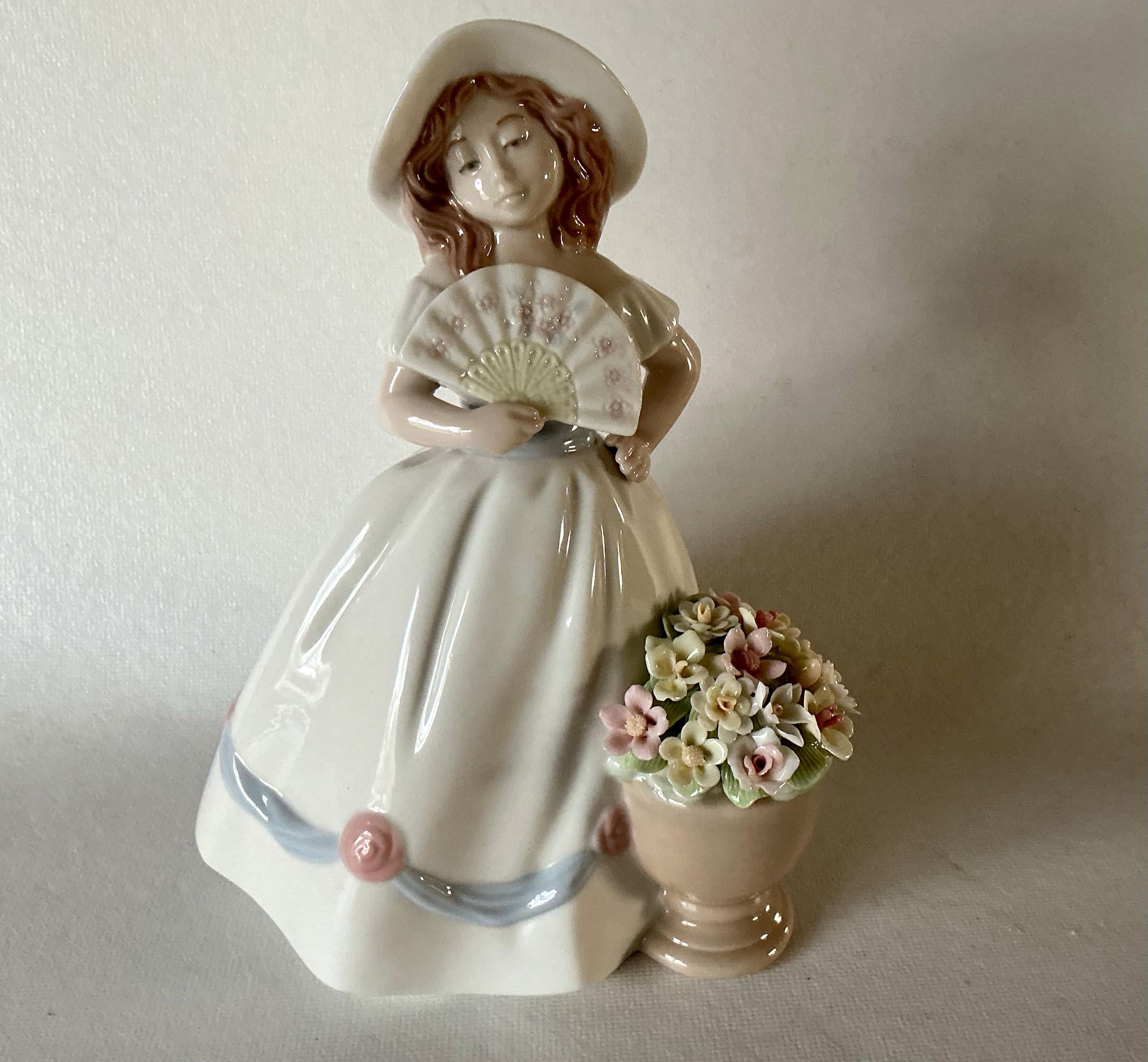 Nadal Figurine - Etsy