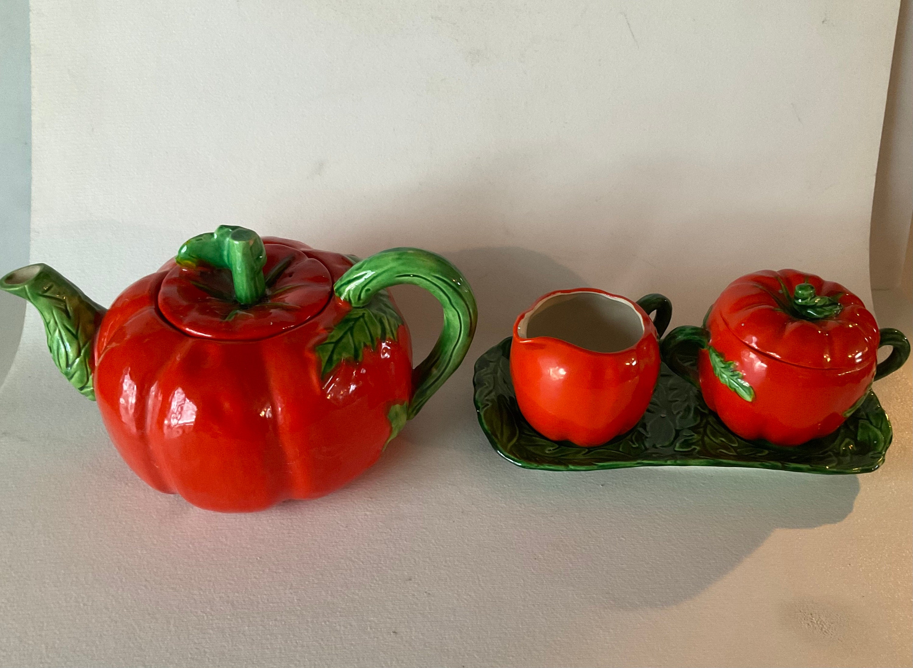 Maruhon Ware TOMATO Teaset Teapot Creamer Sugar Tray