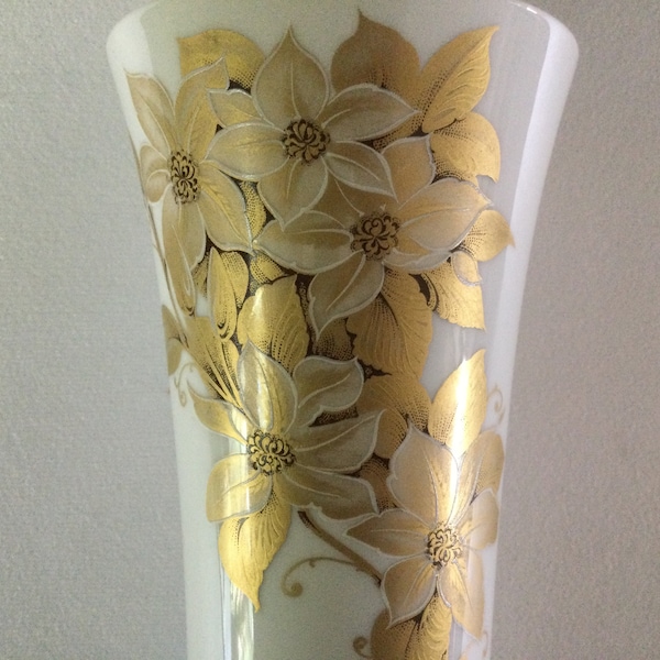 AK Kaiser Porcelain Vase White w/ Gold Flowers Clematis 7 1/8" W. Germany
