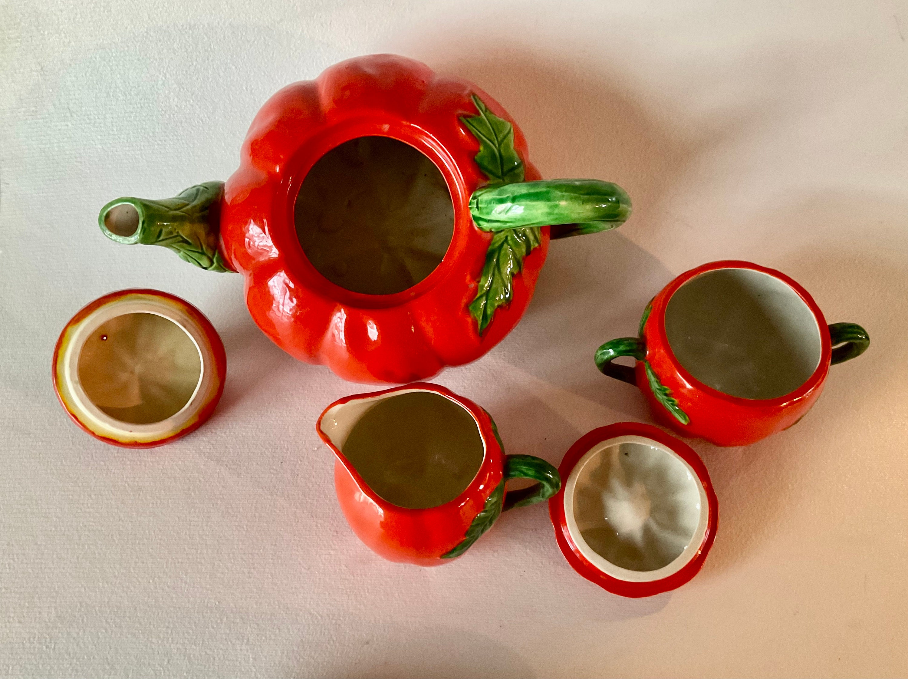Maruhon Ware TOMATO Teaset Teapot Creamer Sugar Tray