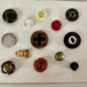 51 Antique & Vintage Sewing BUTTONS on 3 Boards Bakelite, Early Plastic etc.