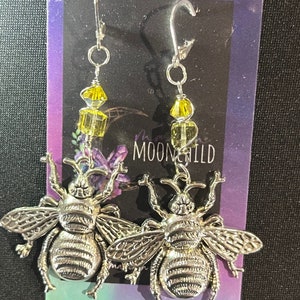 Sweet Honeybee Earrings, bumbleBee Jewelry, silver bee statement earrings, bee keeper jewelry gift, queen bee jewelry, naturecore earrings