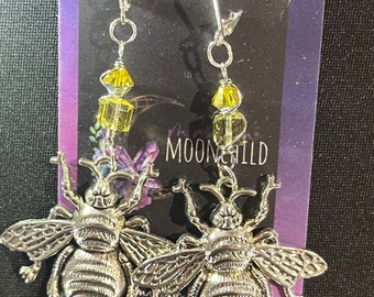 Sweet Honeybee Earrings, bumbleBee Jewelry, silver bee statement earrings, bee keeper jewelry gift, queen bee jewelry, naturecore earrings