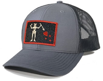 Blackbeard Pirate Flag Trucker Hat: Edward Teach Jolly Roger Patch on Mesh Cap