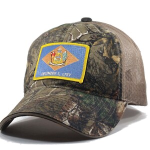 Homeland Tees Delaware Flag Hat - Realtree Camo Trucker Men&#39;s Cap
