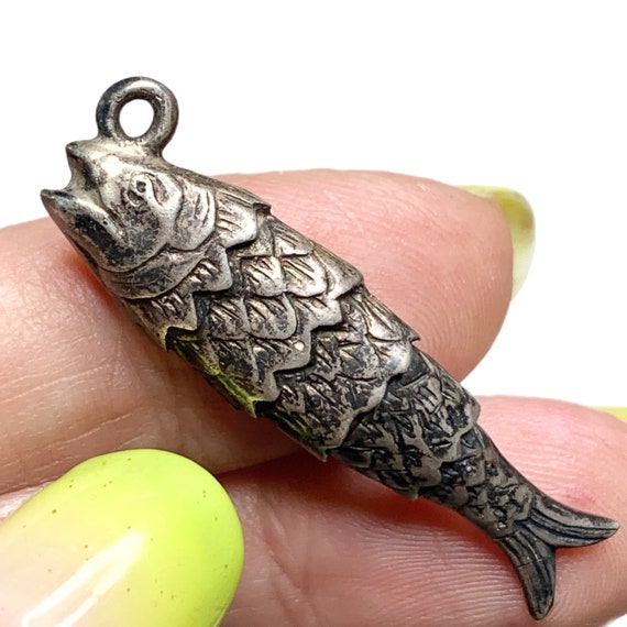Antique articulated fish pendant - Gem