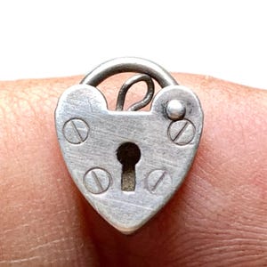 Kleines Sterling Silber Herz Vorhängeschloss, Anhänger Charm, Markenzeichen