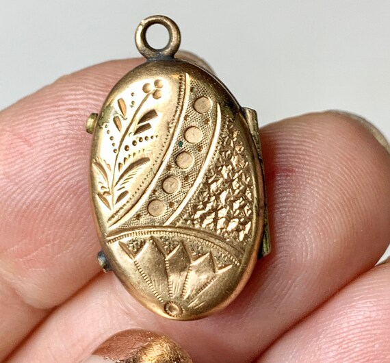 Antique Mourning Locket, gold fill and enamel, Victo… Gem