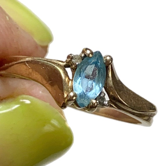 Vintage 10K Gold Aquamarine Ring, with Diamond Ch… - image 1