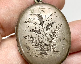 Art Nouveau Locket, Engraved Pendant, Aesthetic Period, Silver Plate