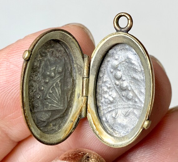 Antique Mourning Locket, gold fill and enamel, Victo… Gem