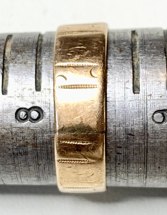 Victorian 9k Gold Wedding Ring, Engraved Gold Ban… - image 3