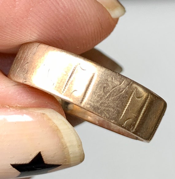 Victorian 9k Gold Wedding Ring, Engraved Gold Ban… - image 1